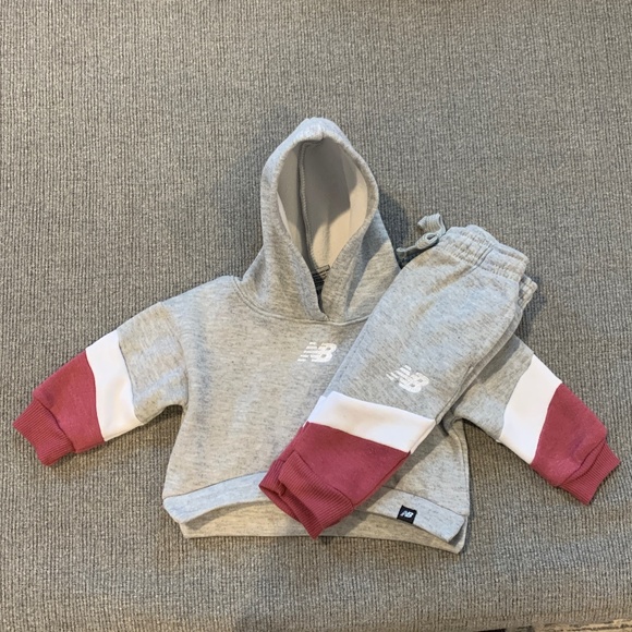 Baby New Balance 2 Piece Matching Sweatshirt & Sweatpants Fleece Lined - Picture 2 of 4
